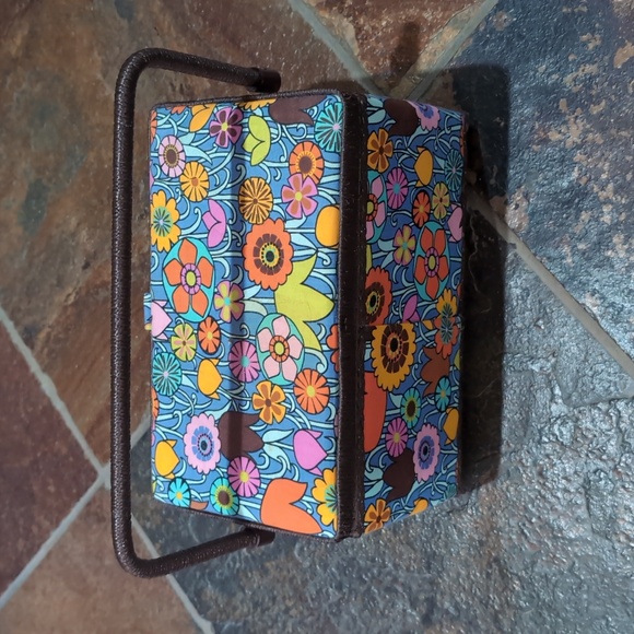 Vintage Hippie Boho Floral sewing basket with supplies - Picture 4 of 11